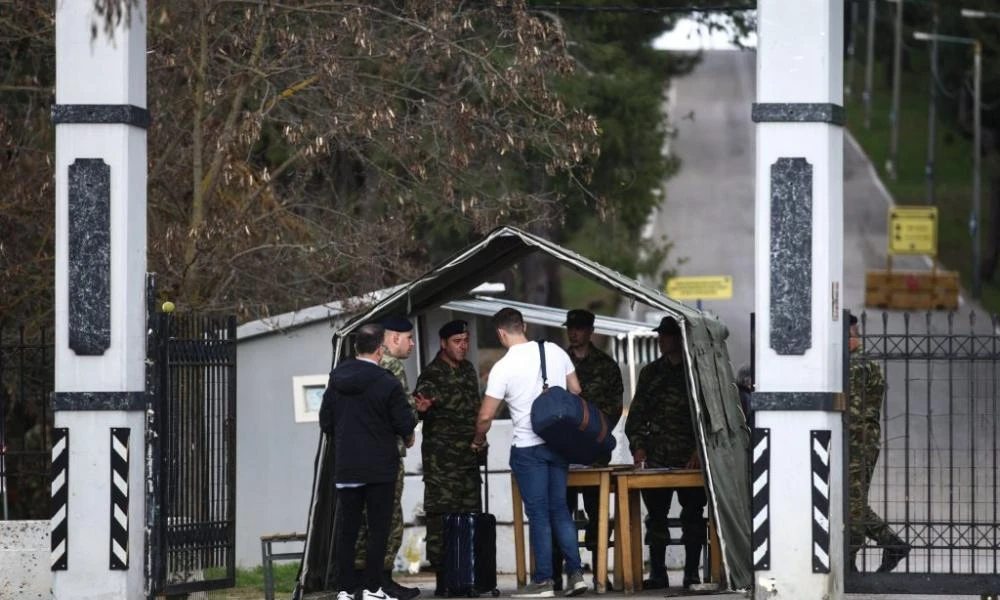 Πώς πέρασε την πρώτη μέρα στον στρατό ο Στέφανος Κασσελάκης